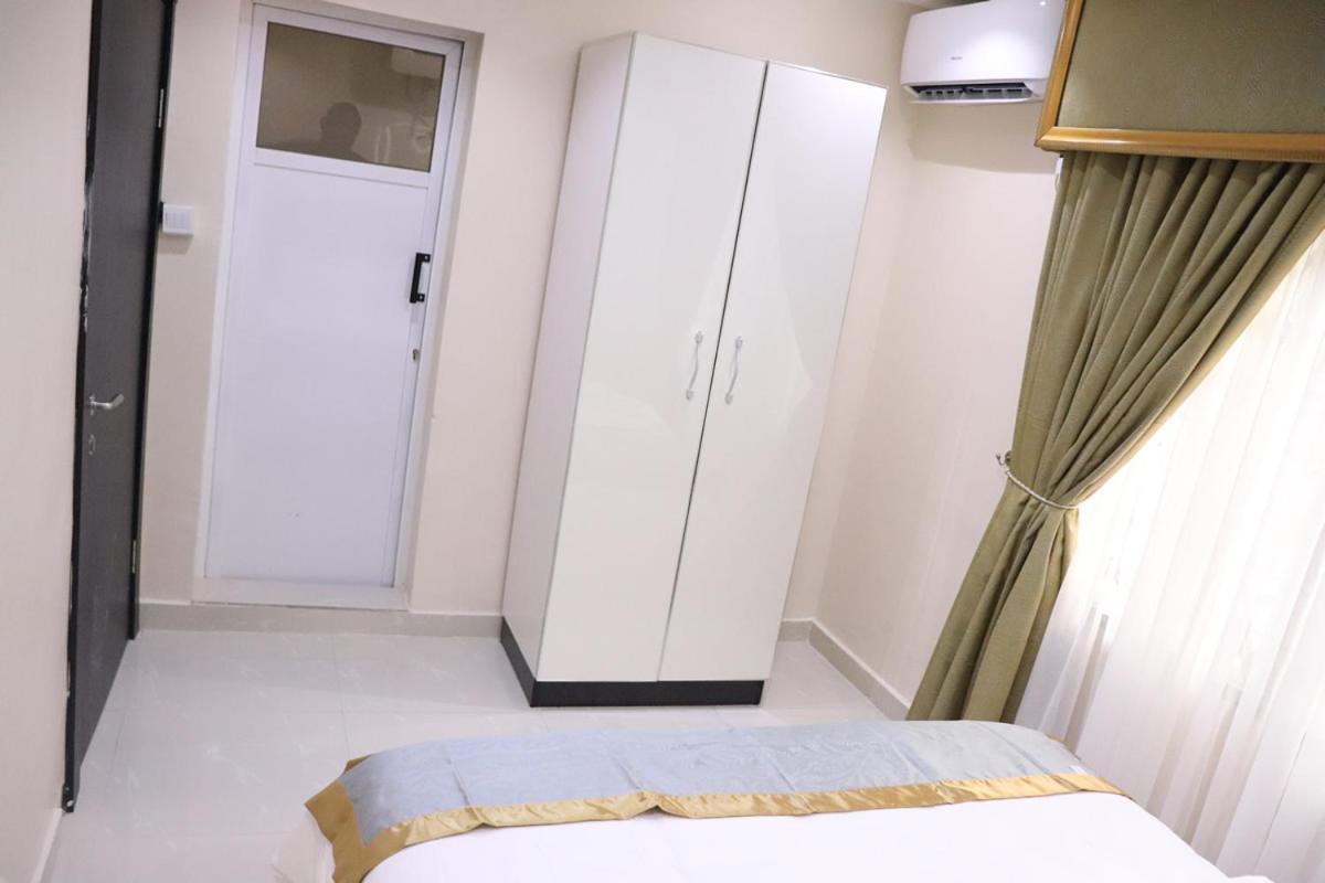 Appleville Suites Ikeja Esterno foto