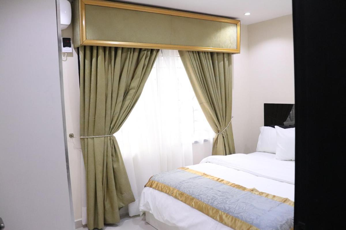 Appleville Suites Ikeja Esterno foto
