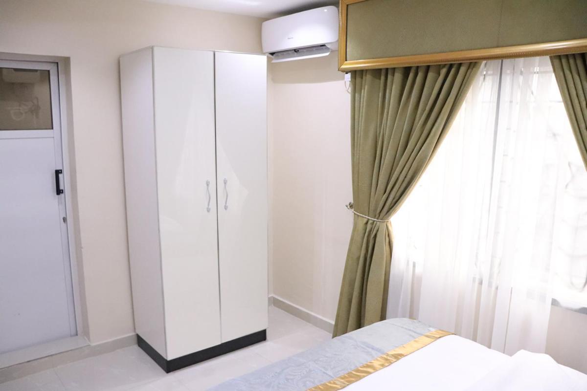 Appleville Suites Ikeja Esterno foto