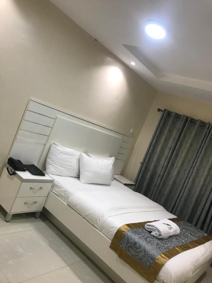 Appleville Suites Ikeja Esterno foto