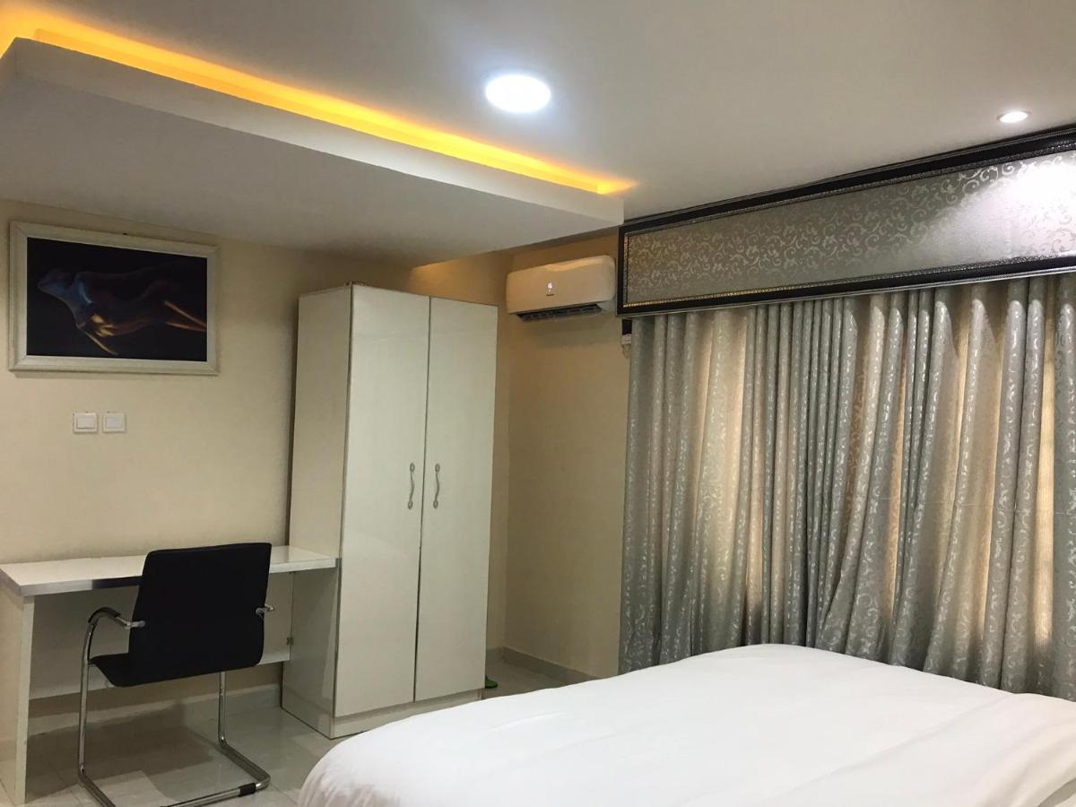 Appleville Suites Ikeja Esterno foto