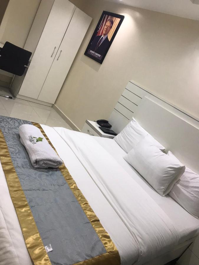 Appleville Suites Ikeja Esterno foto