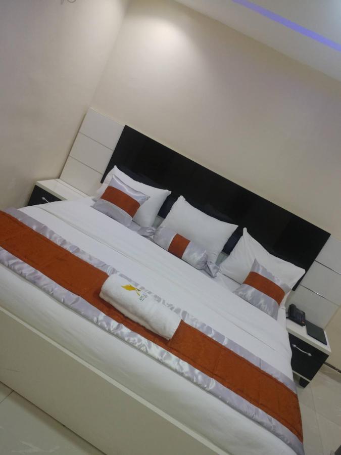 Appleville Suites Ikeja Esterno foto