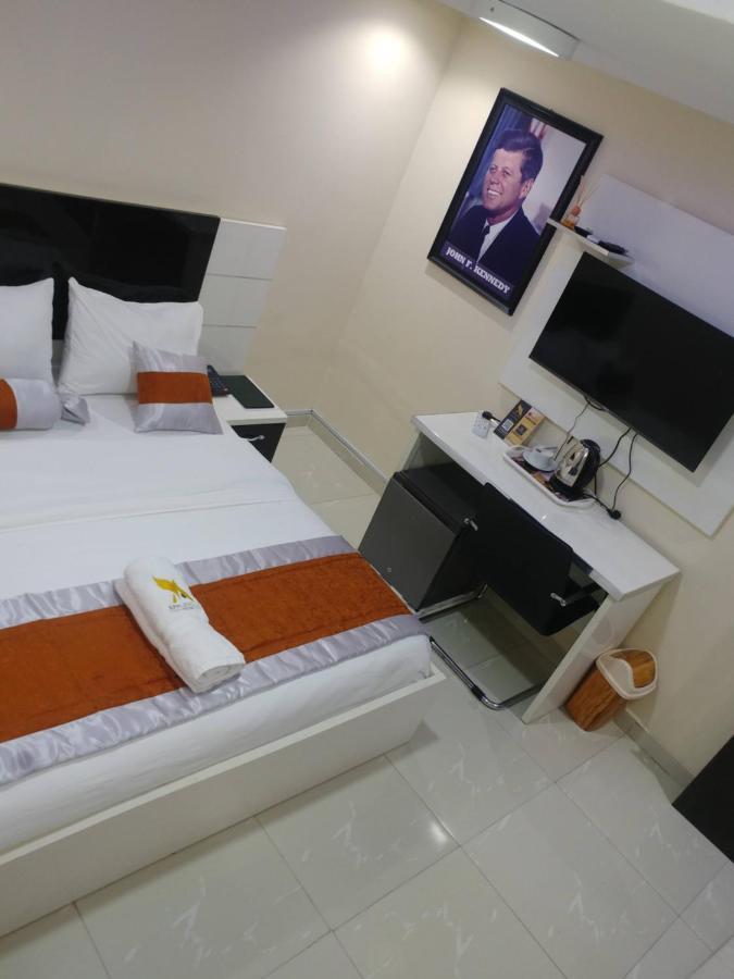 Appleville Suites Ikeja Esterno foto