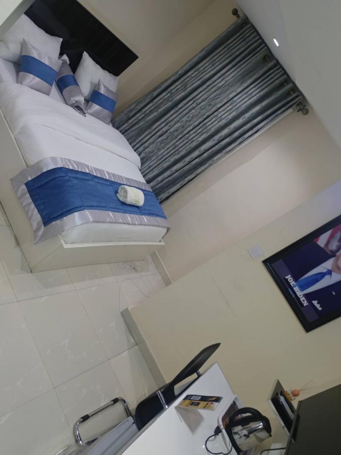 Appleville Suites Ikeja Esterno foto
