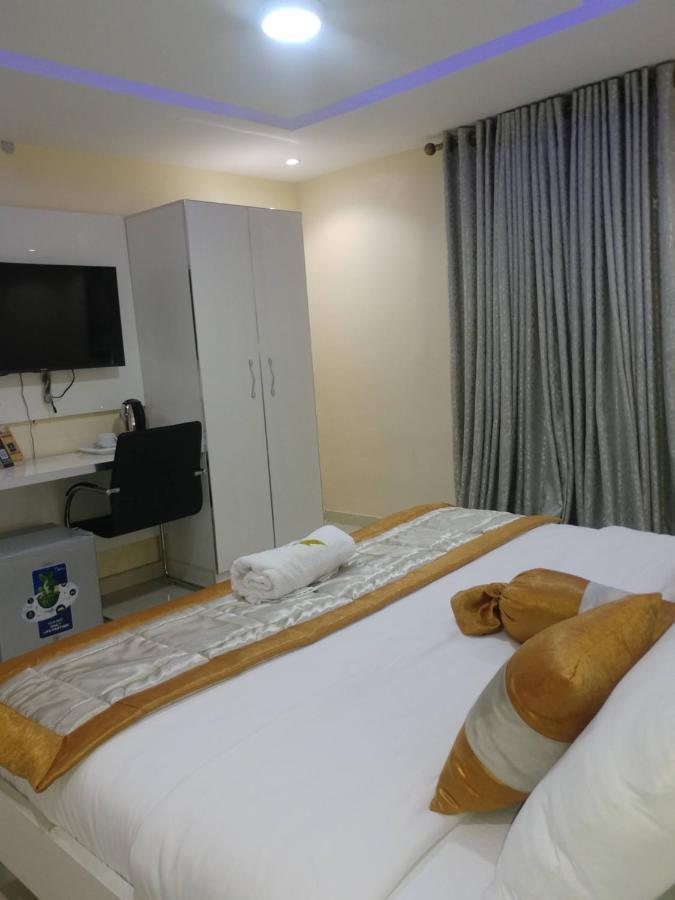 Appleville Suites Ikeja Esterno foto