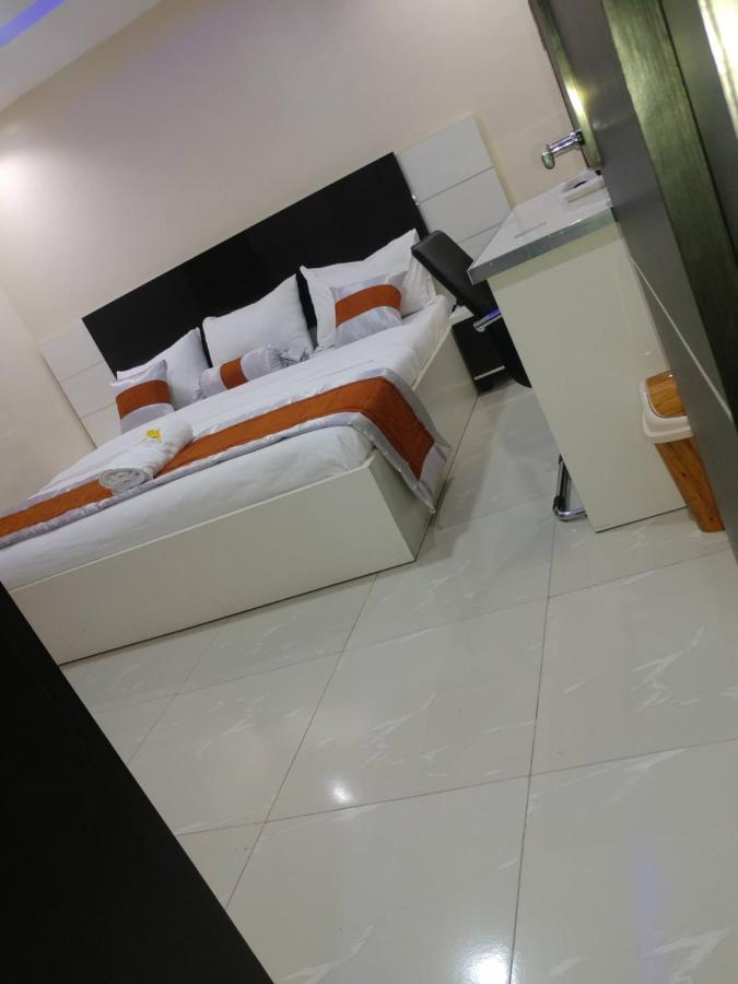 Appleville Suites Ikeja Esterno foto