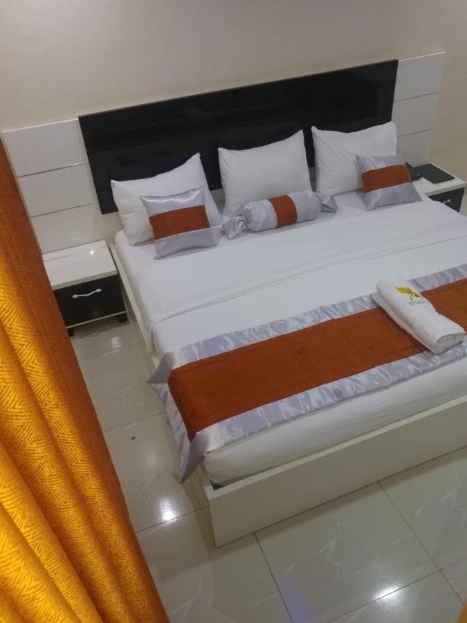 Appleville Suites Ikeja Esterno foto