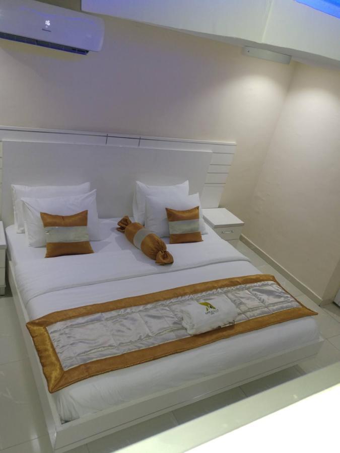 Appleville Suites Ikeja Esterno foto