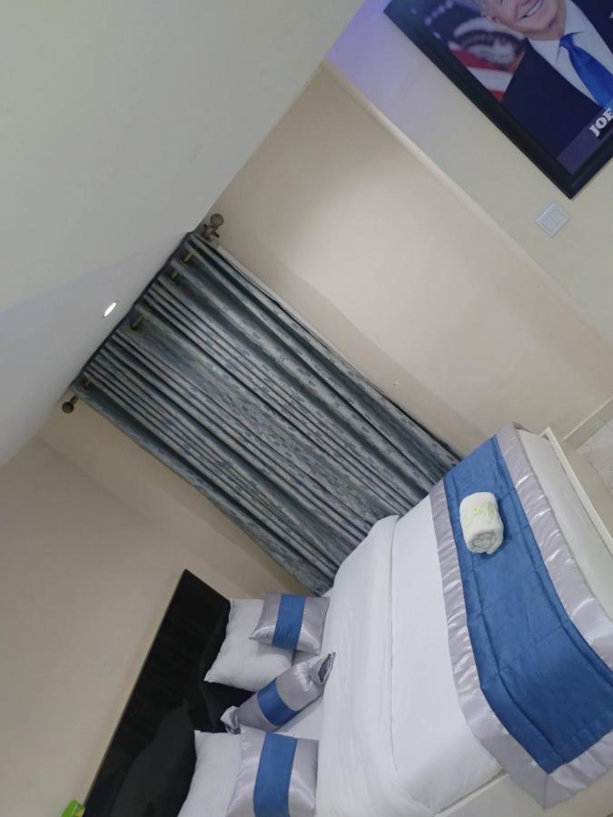 Appleville Suites Ikeja Esterno foto
