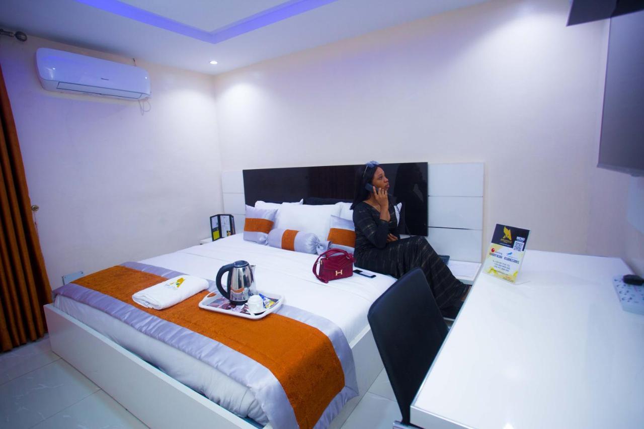 Appleville Suites Ikeja Esterno foto