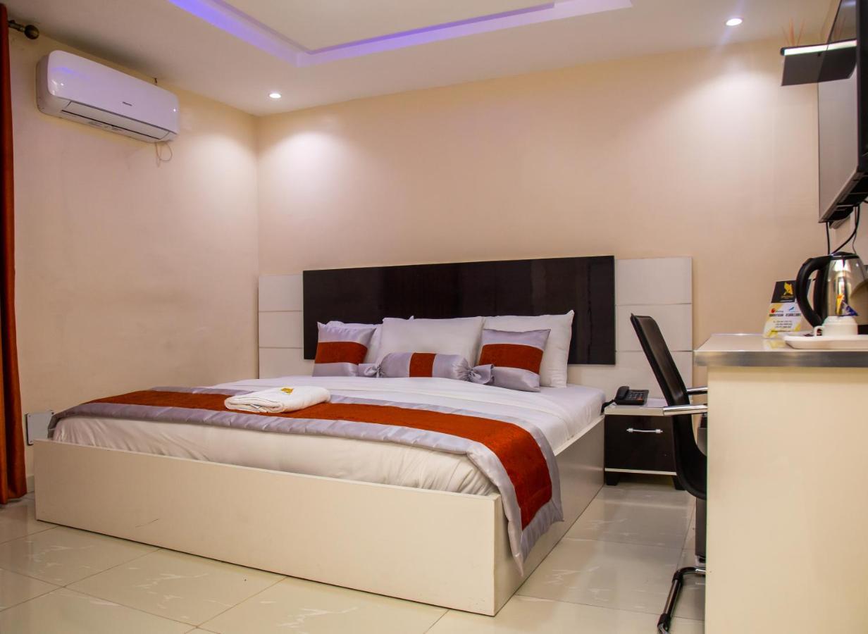 Appleville Suites Ikeja Esterno foto