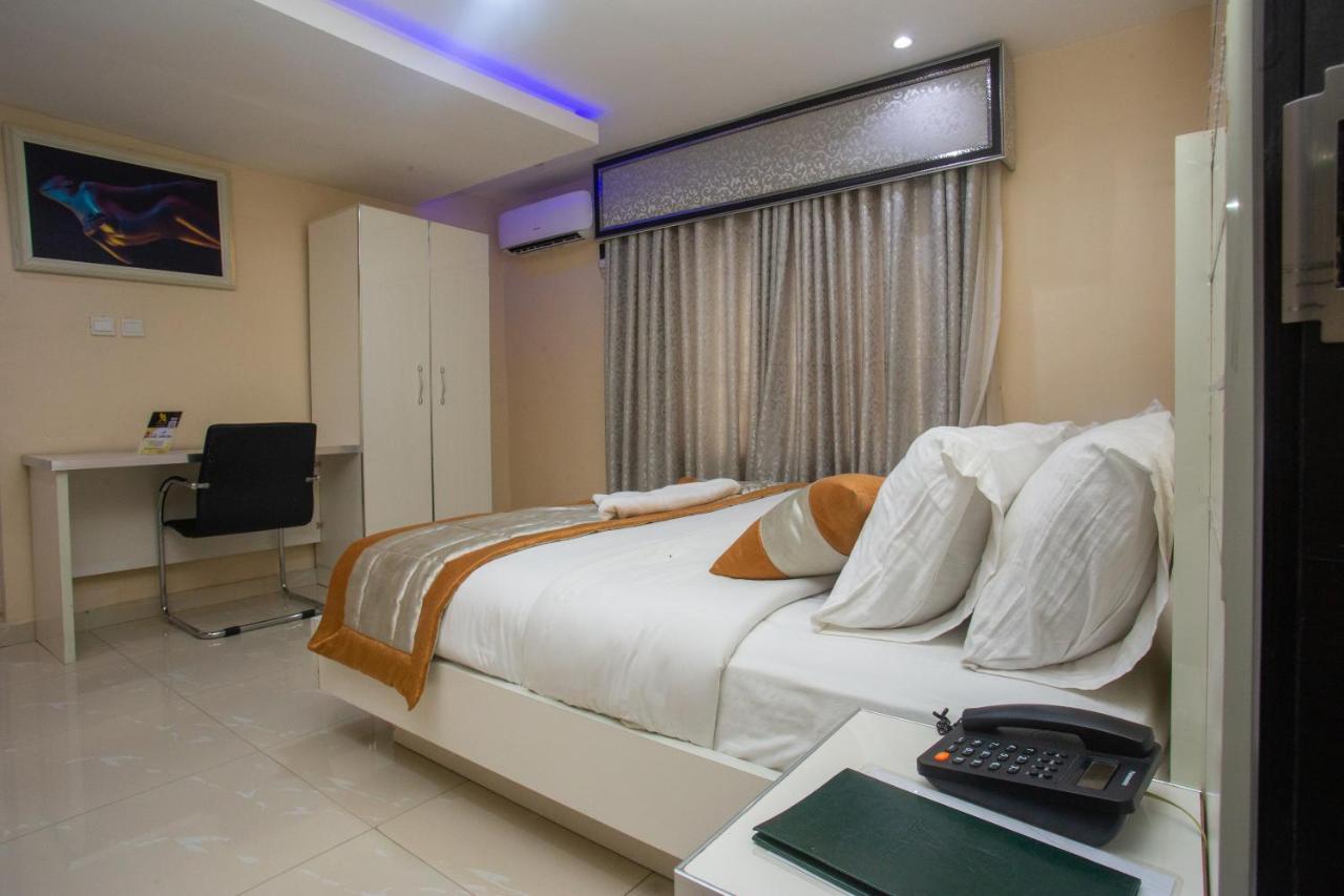 Appleville Suites Ikeja Esterno foto