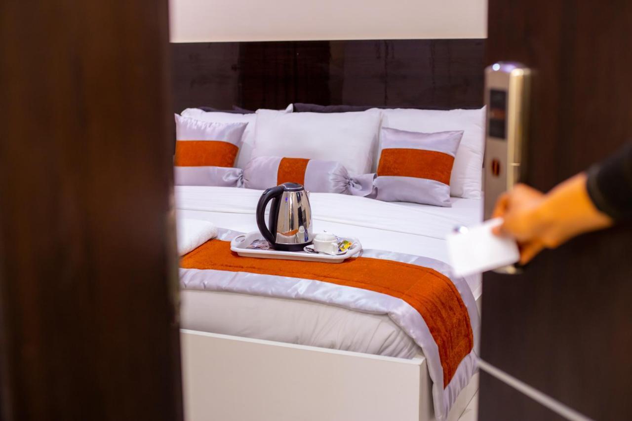 Appleville Suites Ikeja Esterno foto
